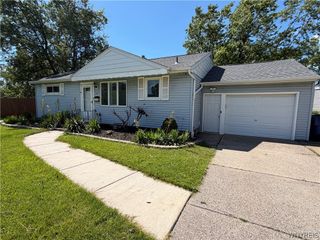 22 Castle Court, Amherst, NY 14226