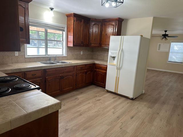 719 Eckel Street, La Grange, TX 78945