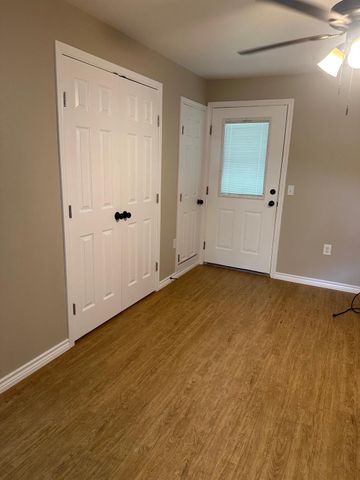 719 Eckel Street, La Grange, TX 78945