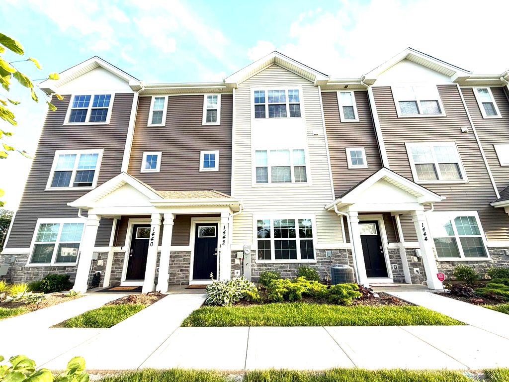 1442 Yosemite Way, Pingree Grove, IL 60140