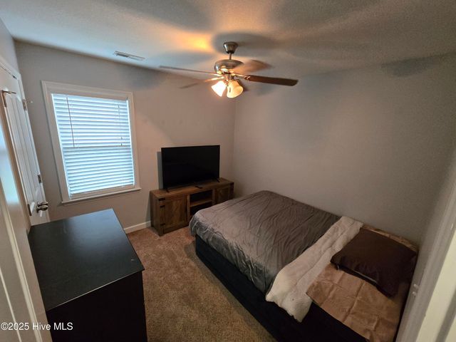 102 Stonecroft Lane, Jacksonville, NC 28546