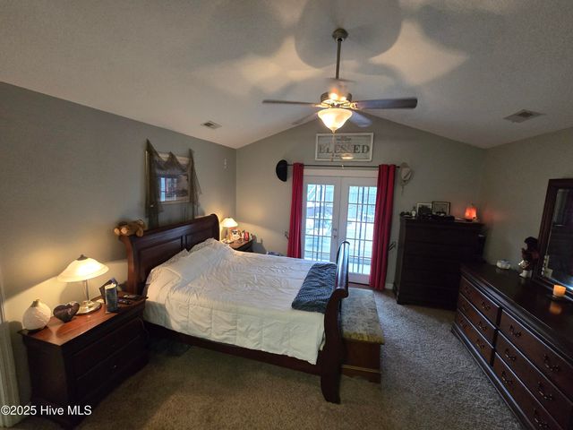102 Stonecroft Lane, Jacksonville, NC 28546