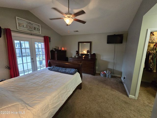102 Stonecroft Lane, Jacksonville, NC 28546