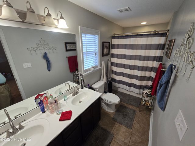 102 Stonecroft Lane, Jacksonville, NC 28546