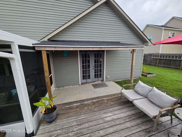 102 Stonecroft Lane, Jacksonville, NC 28546