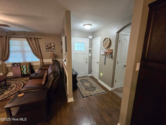 102 Stonecroft Lane, Jacksonville, NC 28546