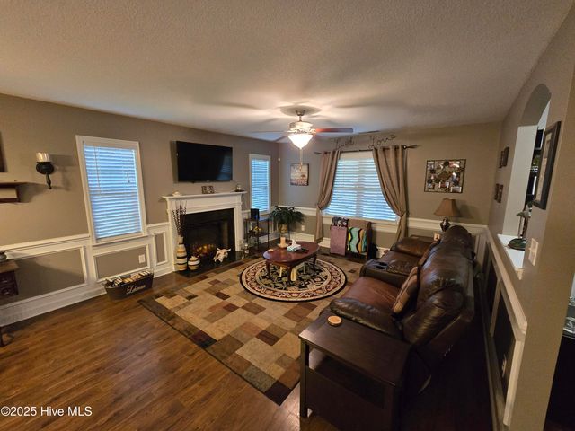 102 Stonecroft Lane, Jacksonville, NC 28546