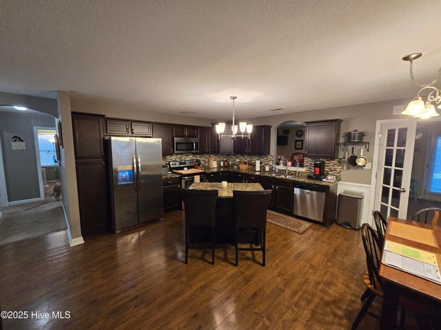 102 Stonecroft Lane, Jacksonville, NC 28546