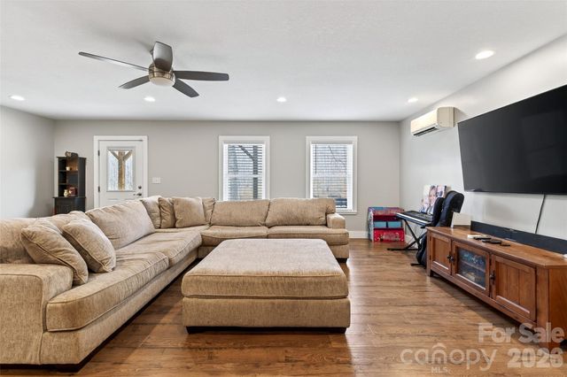 133,135 Ridge Road, Candler, NC 28715