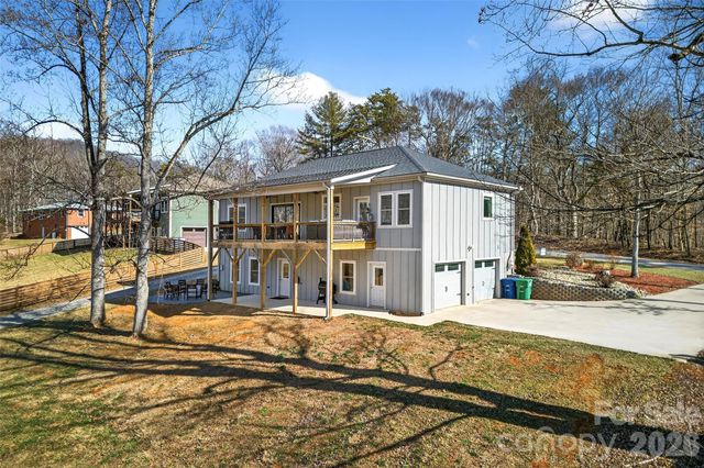 133,135 Ridge Road, Candler, NC 28715