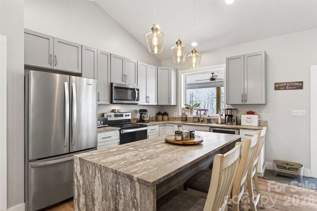 133,135 Ridge Road, Candler, NC 28715