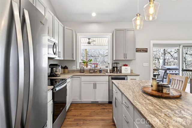 133,135 Ridge Road, Candler, NC 28715