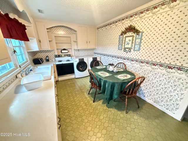 1148 Old Smith Chapel Road, Mount Olive, NC 28365