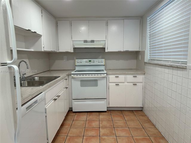 706 NW 87th Ave 406, Miami, FL 33172