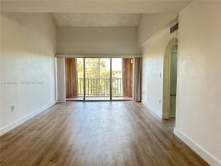 706 NW 87th Ave 406, Miami, FL 33172