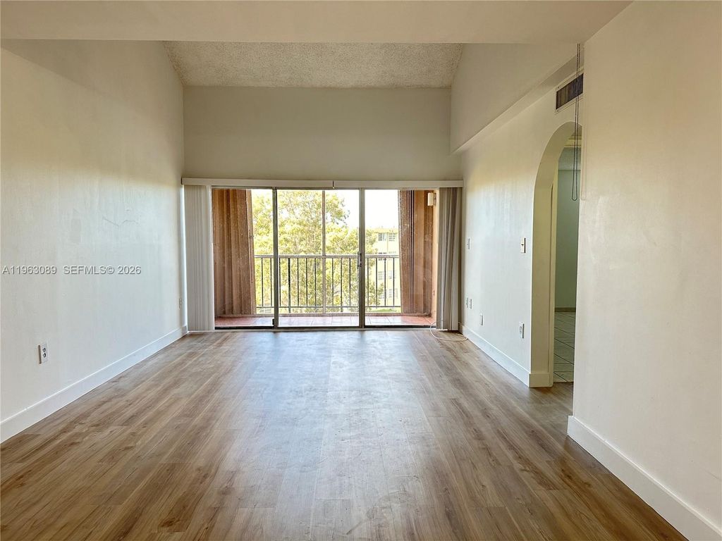 706 NW 87th Ave 406, Miami, FL 33172