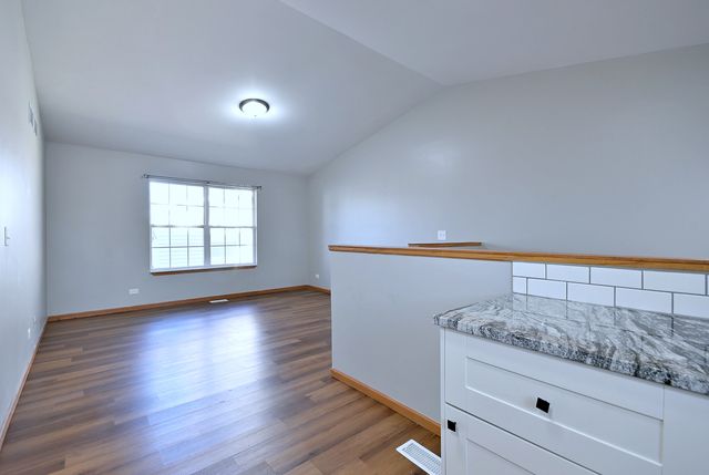 19 E Pineview Drive, Round Lake Park, IL 60073