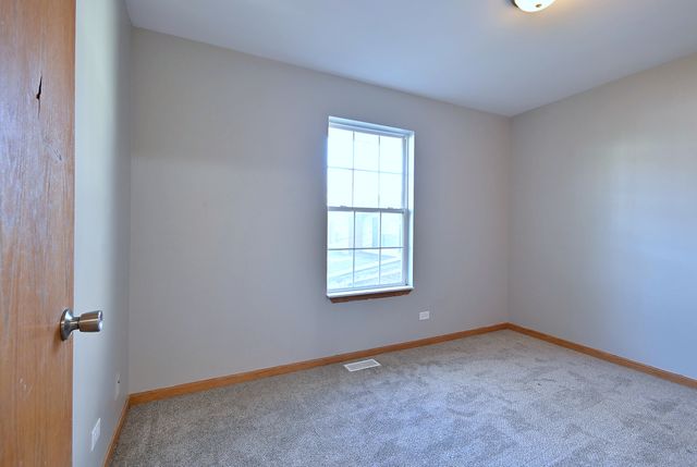 19 E Pineview Drive, Round Lake Park, IL 60073