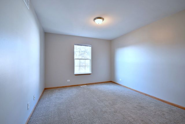 19 E Pineview Drive, Round Lake Park, IL 60073