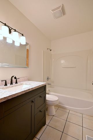 19 E Pineview Drive, Round Lake Park, IL 60073