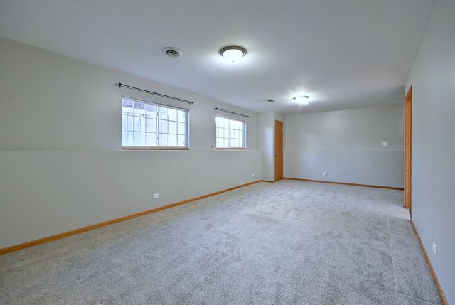 19 E Pineview Drive, Round Lake Park, IL 60073