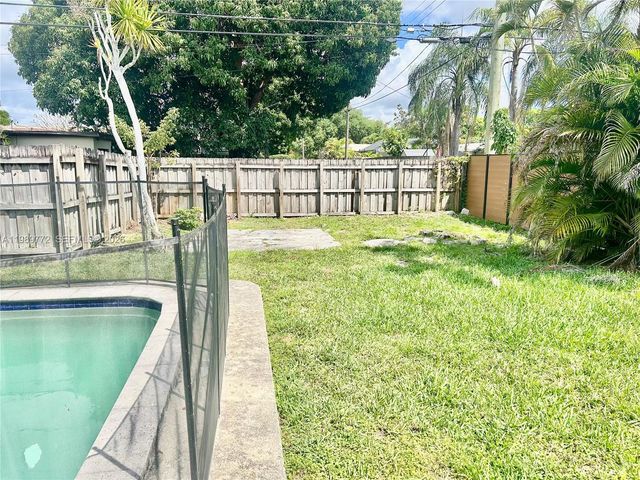 4015 W Park Rd, Hollywood, FL 33021