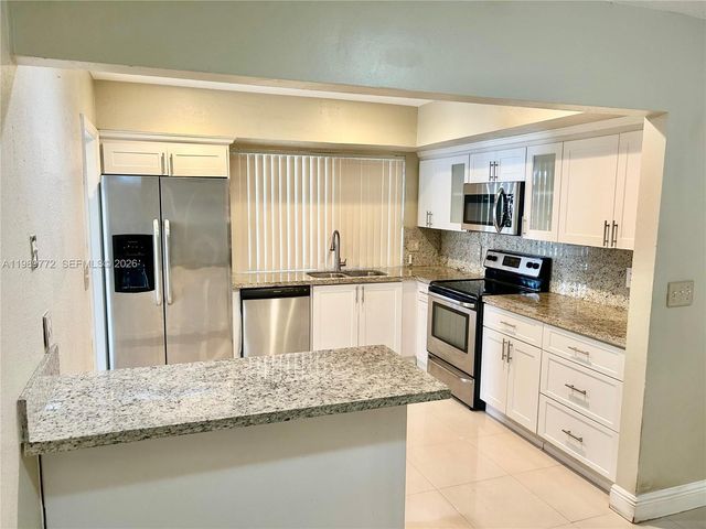 4015 W Park Rd, Hollywood, FL 33021