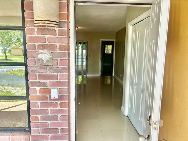 4015 W Park Rd, Hollywood, FL 33021