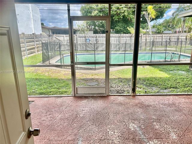 4015 W Park Rd, Hollywood, FL 33021