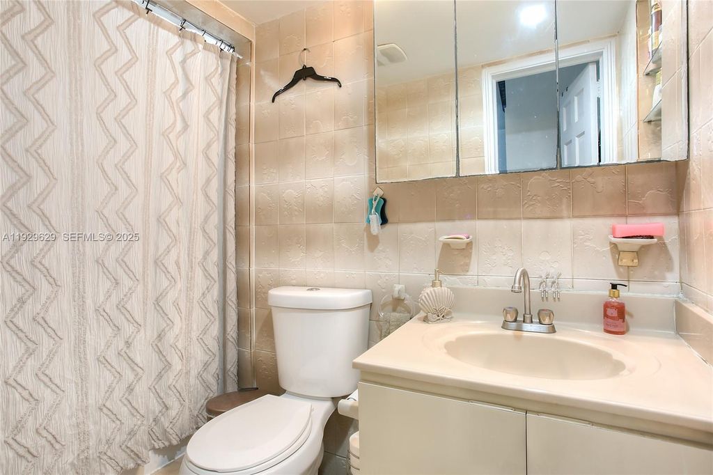 Image 15 of property listing at 3119 NW 169th Ter, Miami Gardens, FL 33056