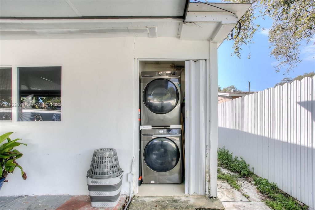 Image 17 of property listing at 3119 NW 169th Ter, Miami Gardens, FL 33056