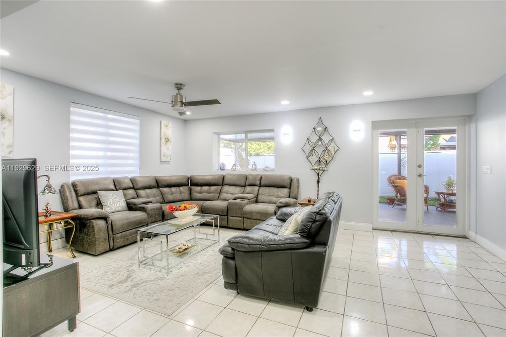 Image 3 of property listing at 3119 NW 169th Ter, Miami Gardens, FL 33056