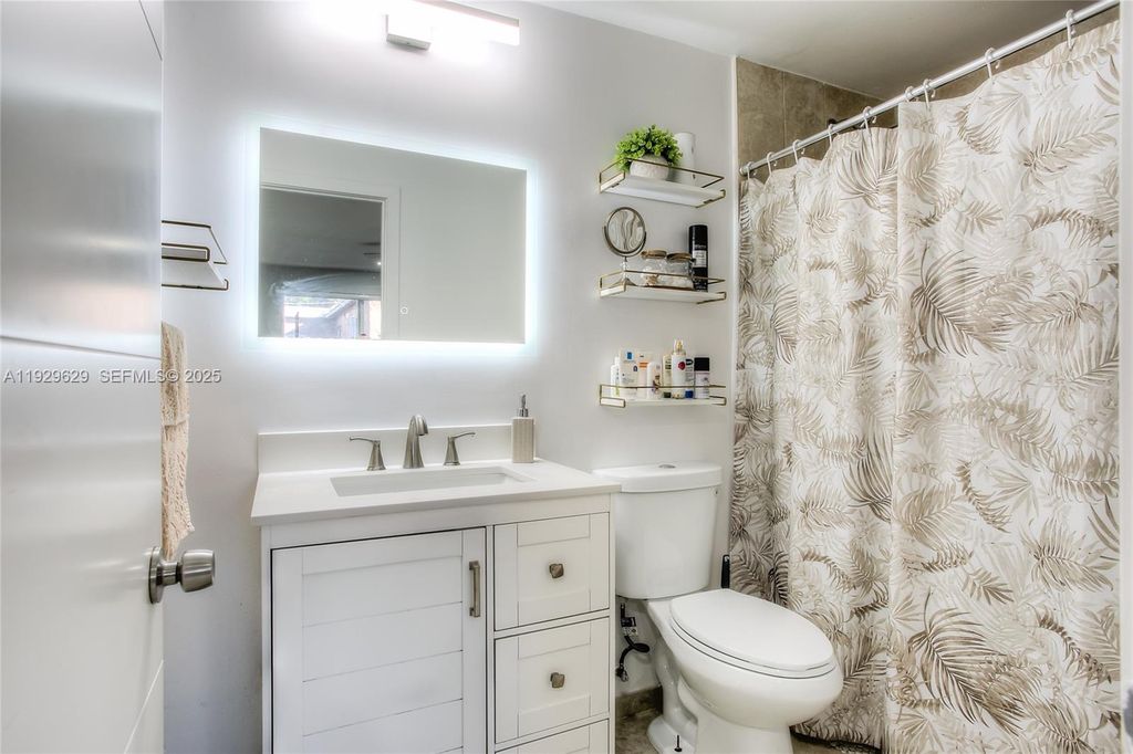 Image 7 of property listing at 3119 NW 169th Ter, Miami Gardens, FL 33056