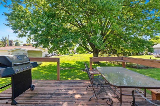 6796 DEUSTER STREET, Greenleaf, WI 54126
