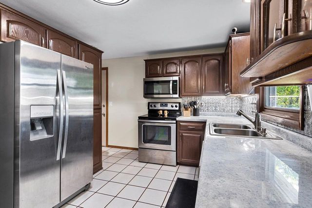 6796 DEUSTER STREET, Greenleaf, WI 54126