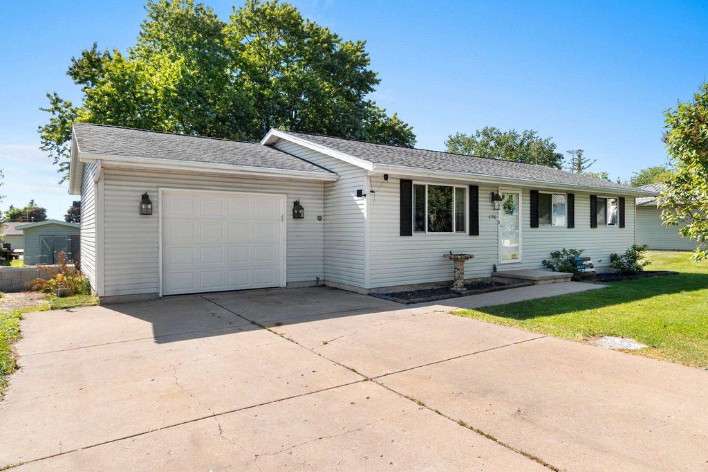 6796 DEUSTER STREET, Greenleaf, WI 54126