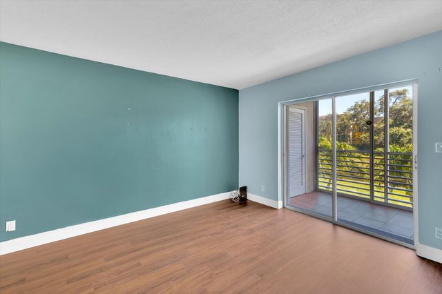 2856 S Garden Dr Drive S 212, Lake Worth, FL 33461