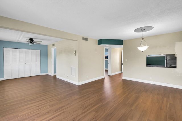 2856 S Garden Dr Drive S 212, Lake Worth, FL 33461