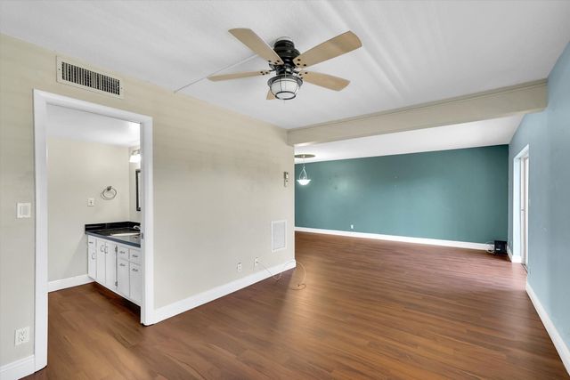 2856 S Garden Dr Drive S 212, Lake Worth, FL 33461