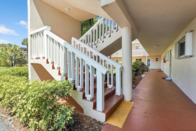 2856 S Garden Dr Drive S 212, Lake Worth, FL 33461