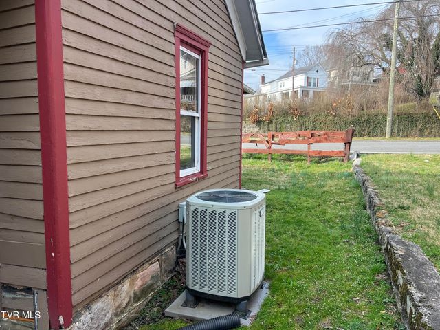 204 Northwest 10th Street, Norton, VA 24273