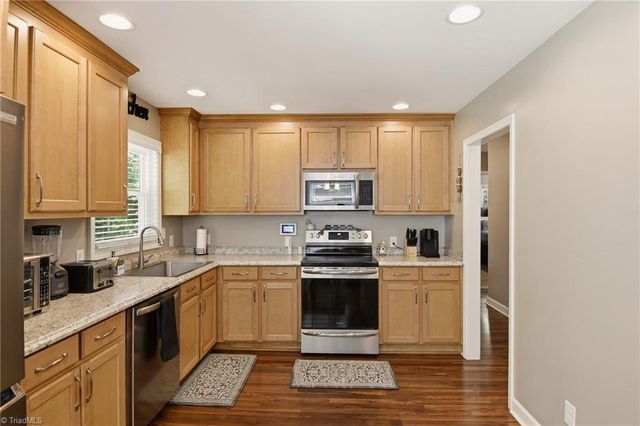 521 Dogwood Circle, High Point, NC 27260