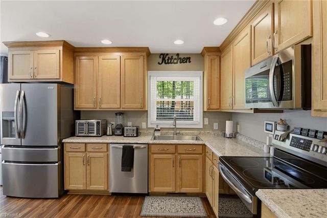 521 Dogwood Circle, High Point, NC 27260