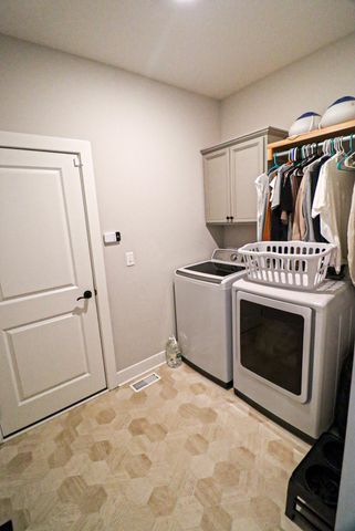 1209 E Prairie Hill Cir, Park City, KS 67219