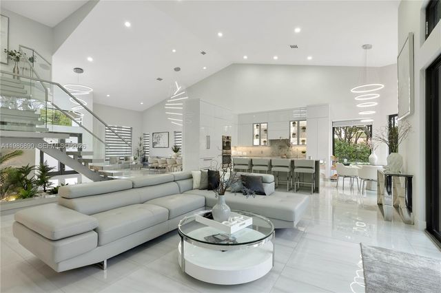 10081 Umberland Pl, Boca Raton, FL 33428