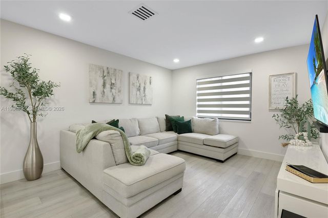 10081 Umberland Pl, Boca Raton, FL 33428