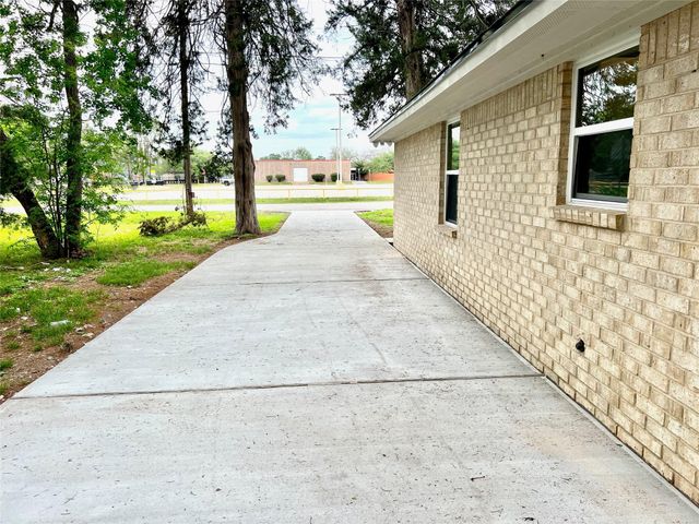 813 Cedar Lawn Drive, Alvin, TX 77511