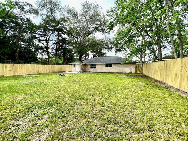 813 Cedar Lawn Drive, Alvin, TX 77511