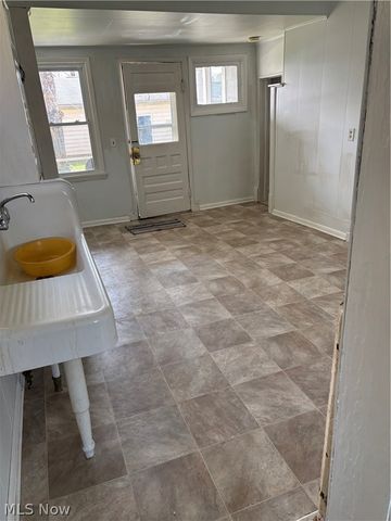 175 W OHIO Avenue, Sebring, OH 44672