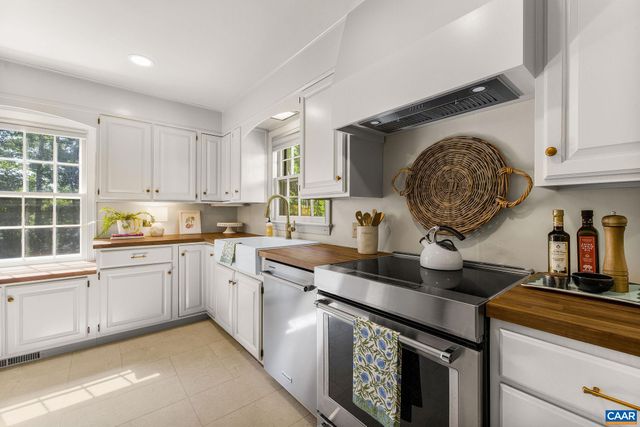 102 MEADOWBROOK CT, Charlottesville, VA 22901